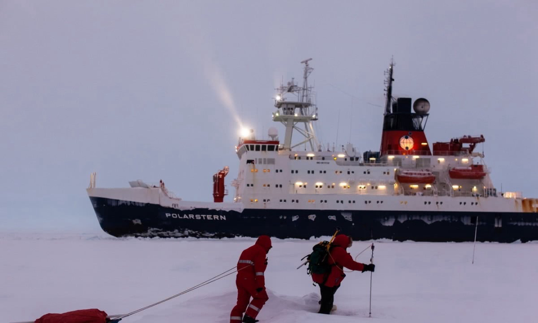 南极 南极冰架崩塌后，曾打开与世隔绝的“外星世界”？科考船奉命前往