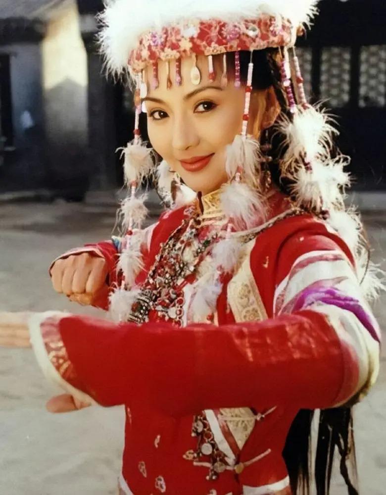 2000年刘丹车祸身亡,至死没等来前男友的爱,而蒙丹也已成家生娃