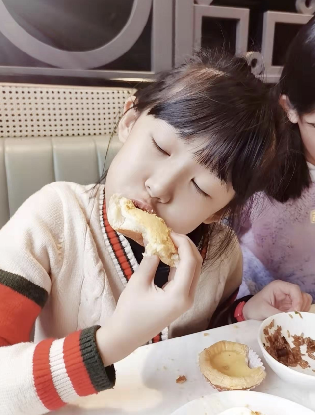 陆毅|陆毅生日晒家人和健身照，46岁身材健硕不油腻，贝儿超过爸爸肩膀