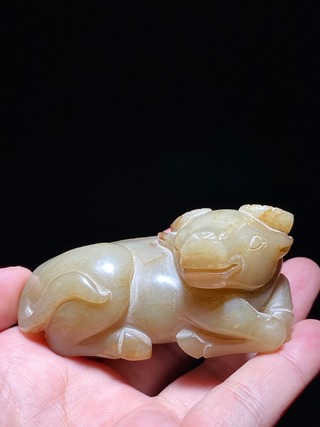 和田玉籽料|明 和田玉籽料 玉牛 卧牛 摆件 纸镇 把件