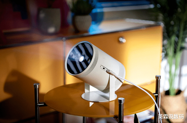 天貓|三星便攜智能投影儀面世，一場隨時觀影的旅行不再是夢