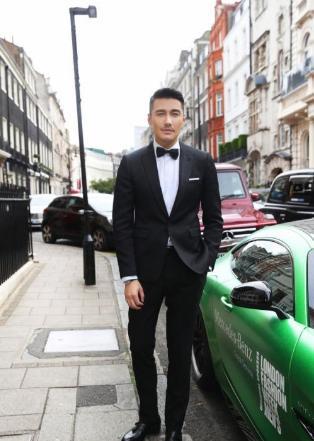 胡兵|“中国第一男模”胡兵晒病床照，年过半百未结婚，惹网友担心