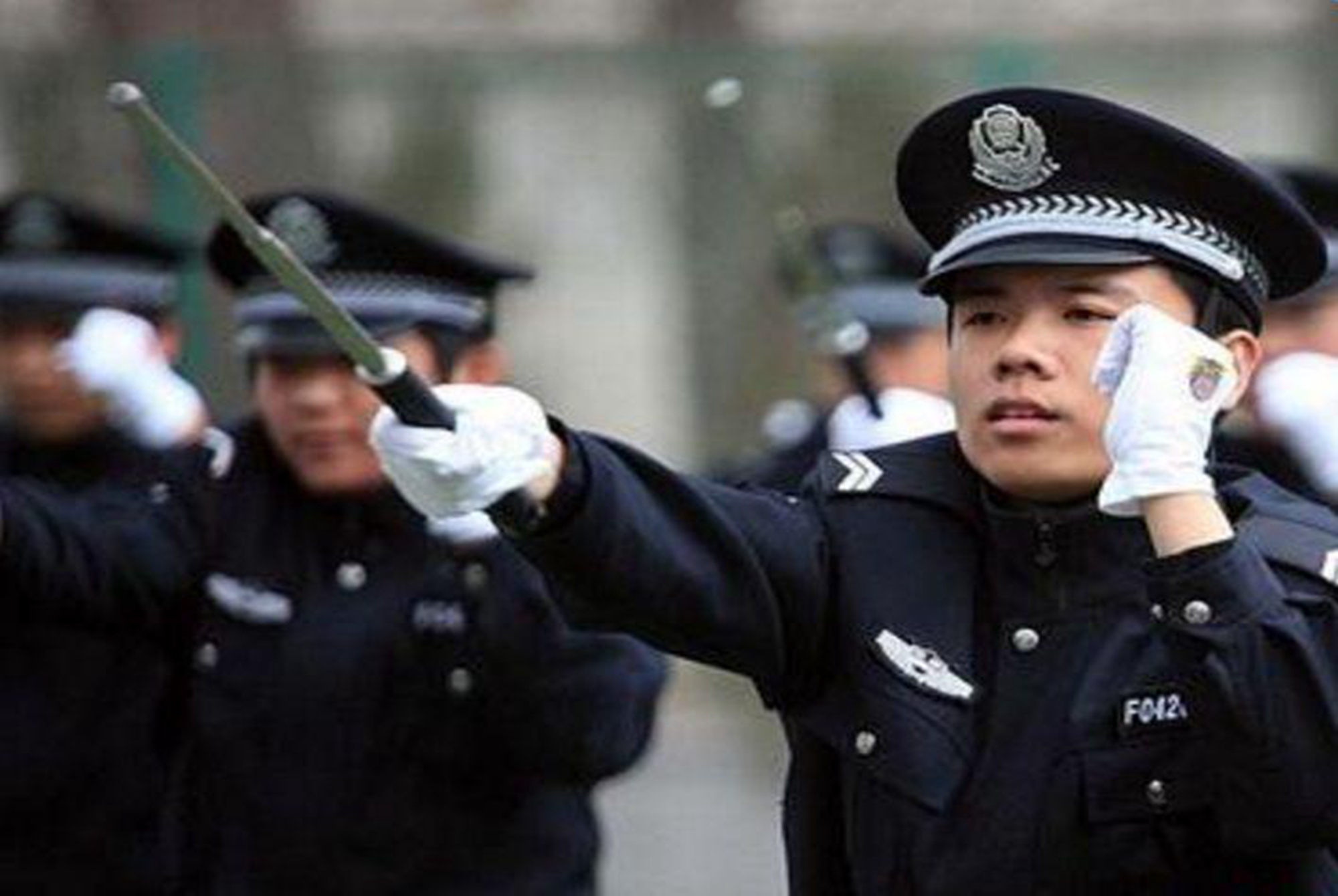 奶球教育经 父母给人义气“担保”，却害学生与警校擦肩而过，别拿政审当儿戏
