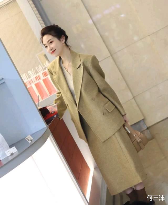 何三沫 冬季穿搭不要太过繁杂,简约款更吸引人,轻松成为人群中的焦点