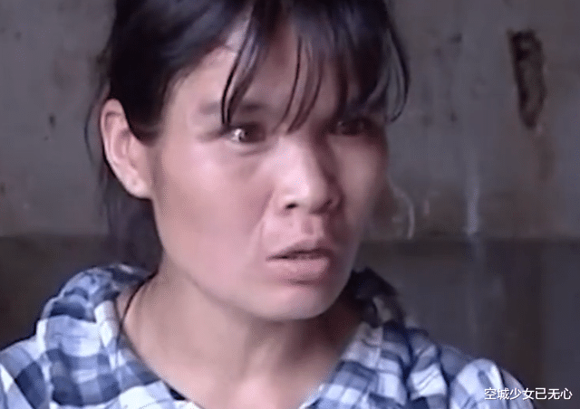 妙龄女子嫁智障男,生的儿子却很正常,丈夫醒悟后拿起棍子暴打!