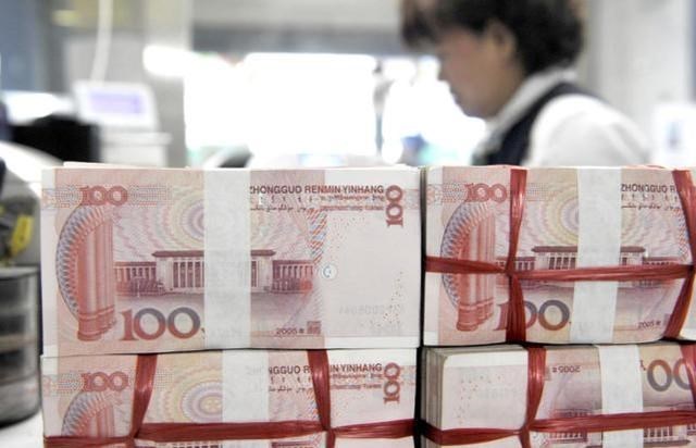 破产 先有银行破产,后有5家银行被“点名”,现有银行连10万都取不出