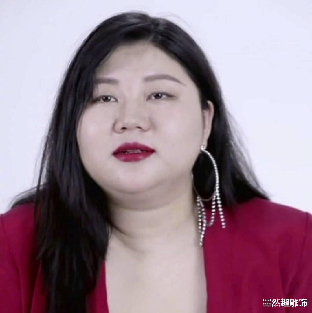 李湘|李湘近照胖出新高度，小腹隆起直逼杨天真，鸽子蛋钻戒十分抢眼！