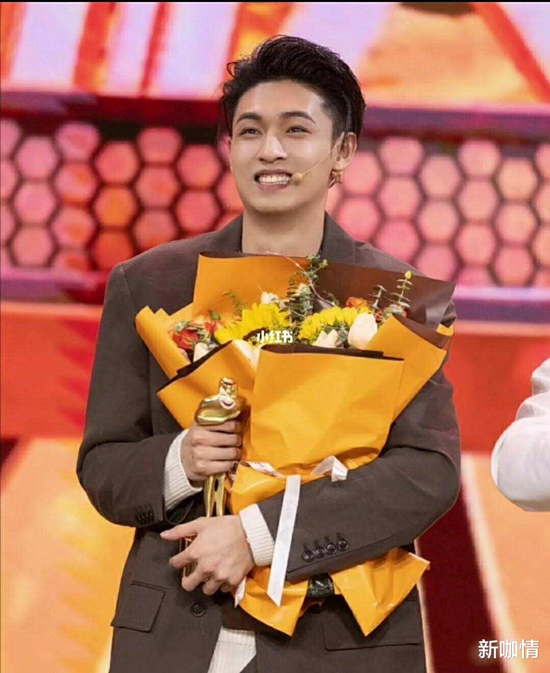 新咖情 業務能力被群嘲，富二代人設翻車，秦霄賢成德云社強捧之恥？