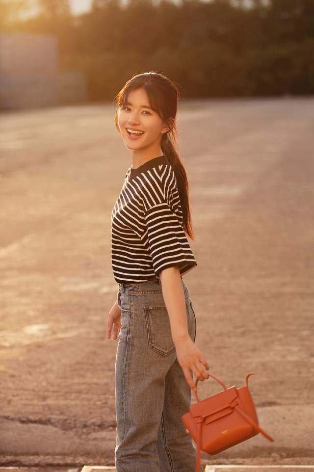 赵露思|25岁章若楠，23岁赵露思，同是初恋脸，一个跻身小花，一个捧不红