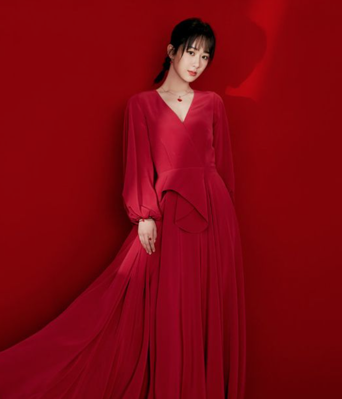 杨幂|一袭红衣的女星们,杨颖杨幂宋茜热巴等谁最美呢