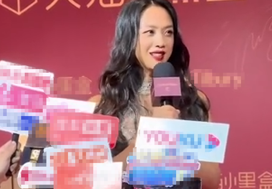 刘诗诗|42岁汤唯活动造型太妩媚！穿深V紧身裙身材好，与男演员互动有爱