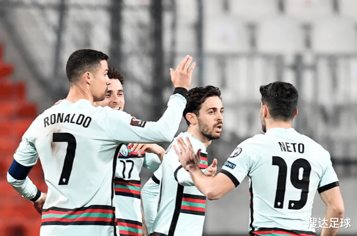 C羅|3-1逆轉(zhuǎn)+登頂！歐洲冠軍爆發(fā)，C羅終于笑了：18年神跡到手