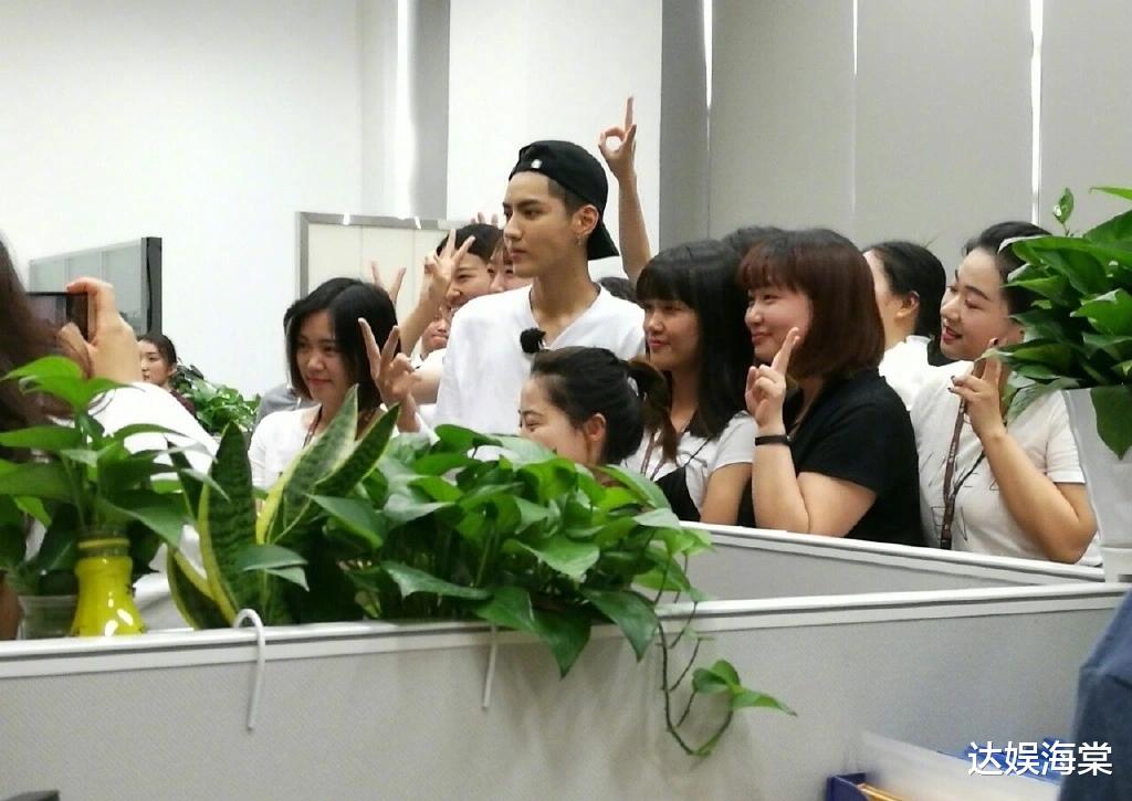 吴亦凡|彻底凉凉？吴亦凡公司人去楼空，离职人员透露吴家母子真实情况