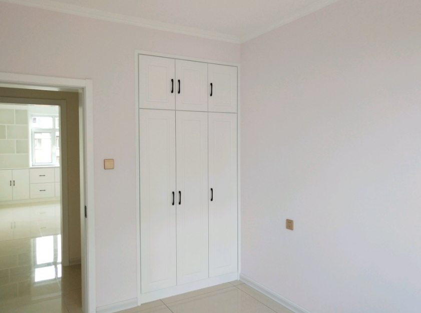 新家装修得差不多了,就差家具了,希望大家可以指点一下