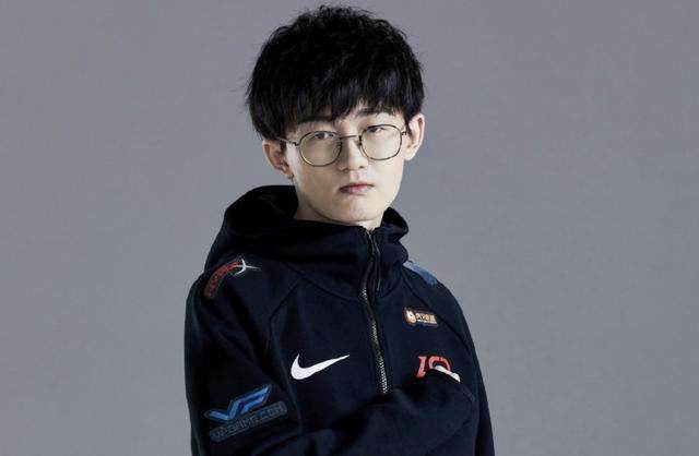 Uzi|LOL：Uzi正苦练两英雄，新出装方式太强势，fenfen爆某选手被开最高薪资