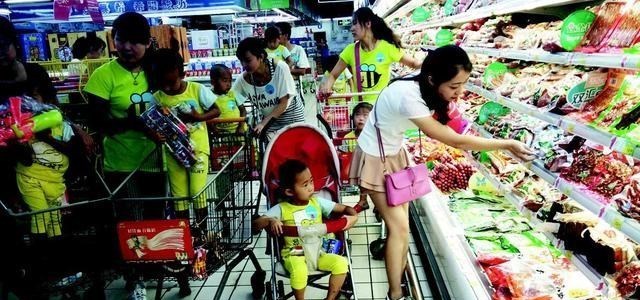 买车|买车签合同要注意，一小伙每月2500元分期买车，未想而后却变1万