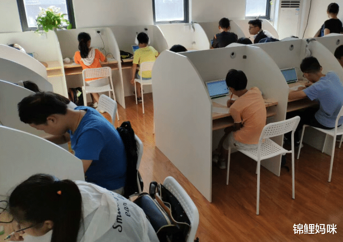 锦鲤妈咪|“双减”过后,学生快乐家长愁:普通孩子或许很难“出头”?