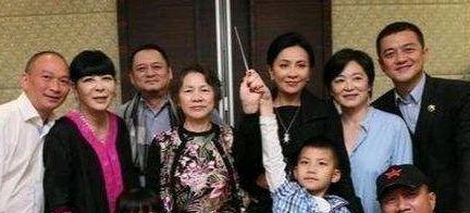 刘浩存|刘嘉玲为胡军儿子豪掷千万，两人到底什么关系？