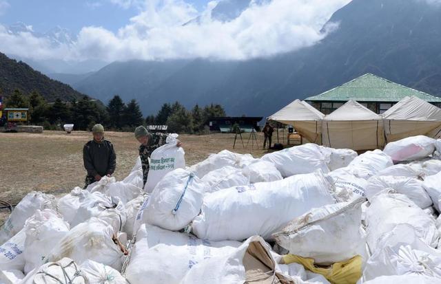 优美生态保卫者 珠穆朗玛峰著名的一具遗体，已经冰冻达20多年，为何没人掩埋？