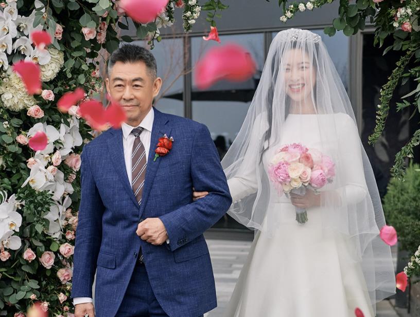 娱乐圈|2021年娱乐圈8场唯美婚礼：俊男靓女羡煞旁人，两对新人奉女成婚