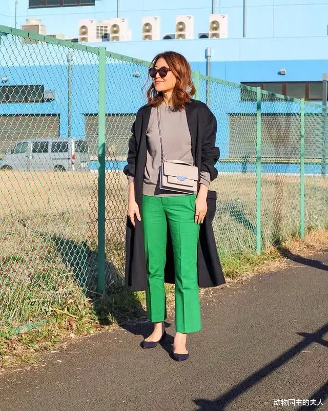 动物园主的夫人 冬季针织衫怎么穿好看又省钱 看看这位博主的简约搭配法会给你灵感