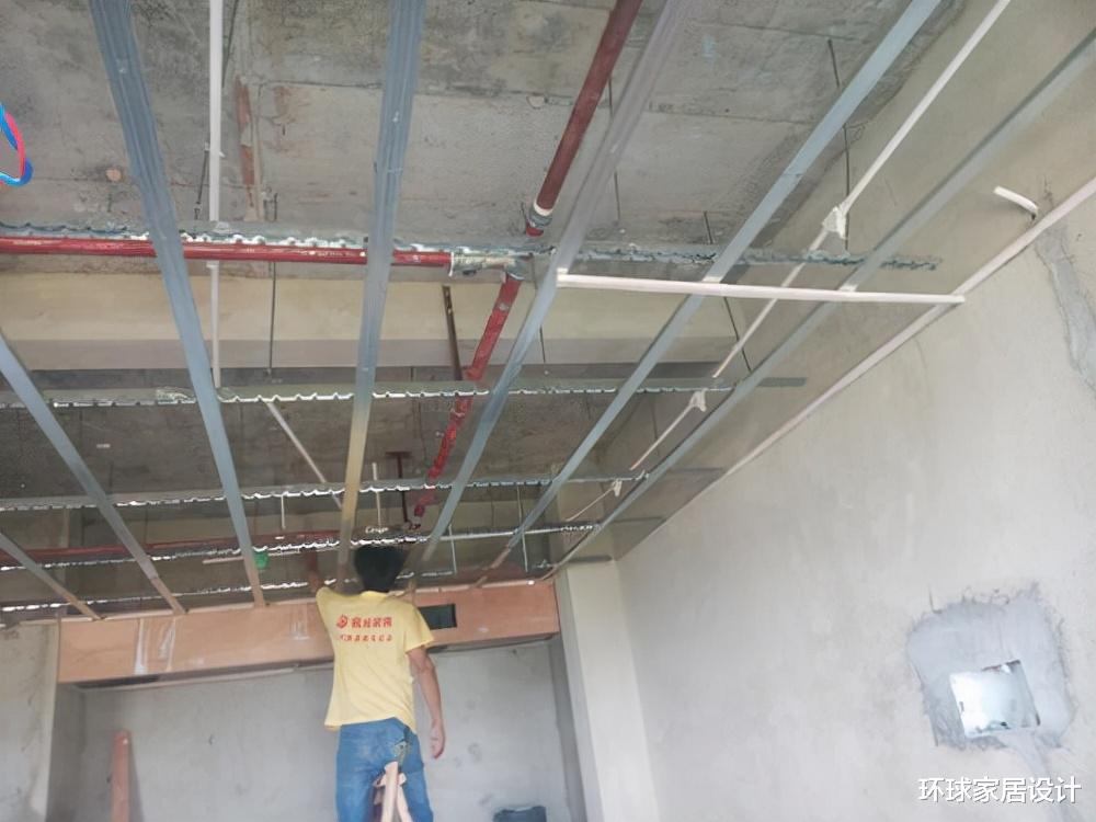 水电应该走顶还是走地?两者有什么区别?听听工头说的大实话