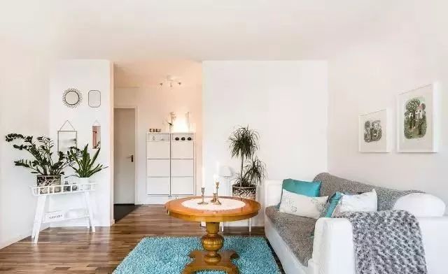 小户型76平,老婆非要装这种浴室,厨房贴墙纸!