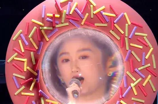 关晓彤|818晚会一言难尽，怎么做到难看的那么难看，好看的又特好看的？