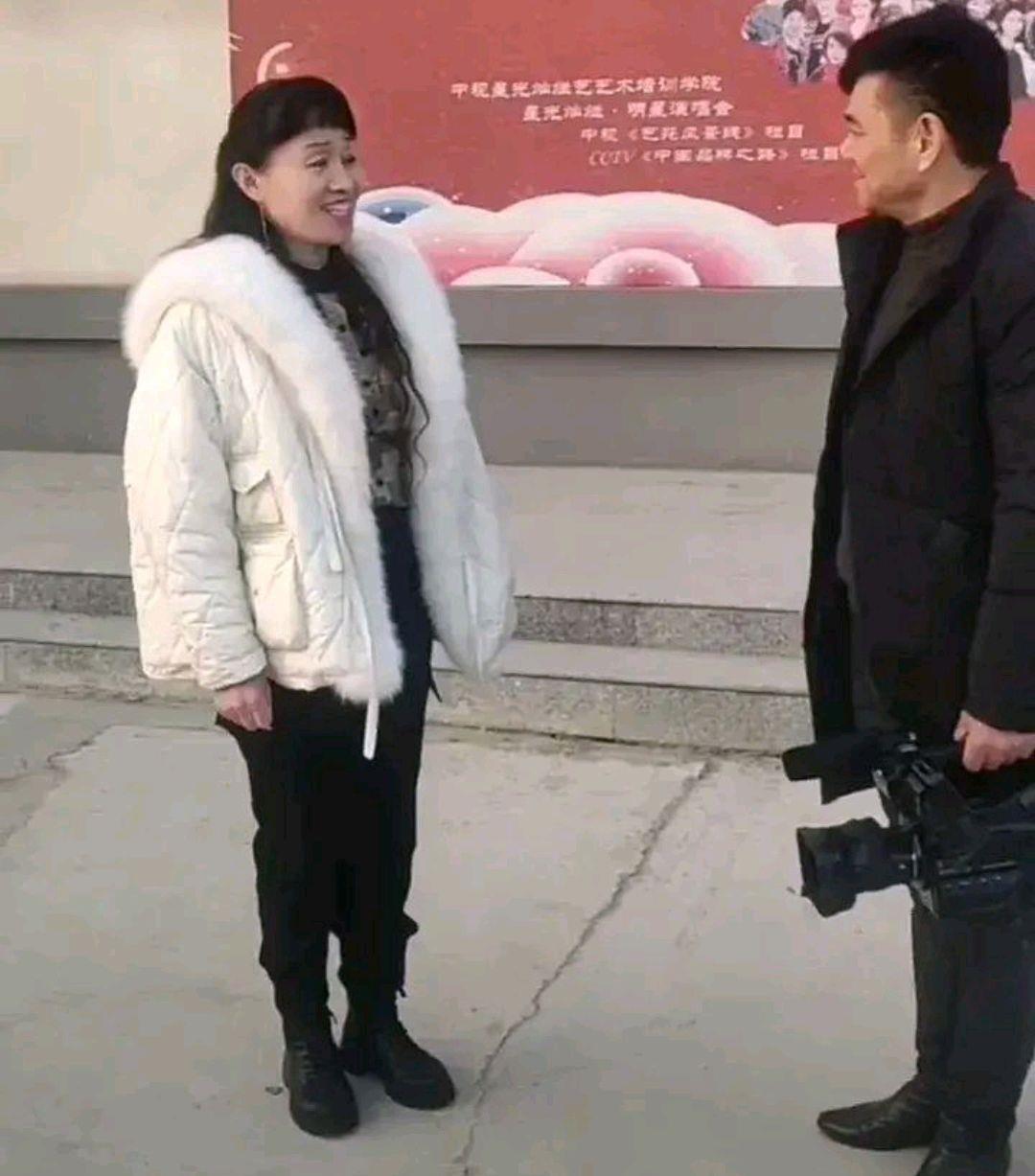 陈亚男|陈亚男离婚后首次接受访问，哭诉“当初没有工作才做的直播”！