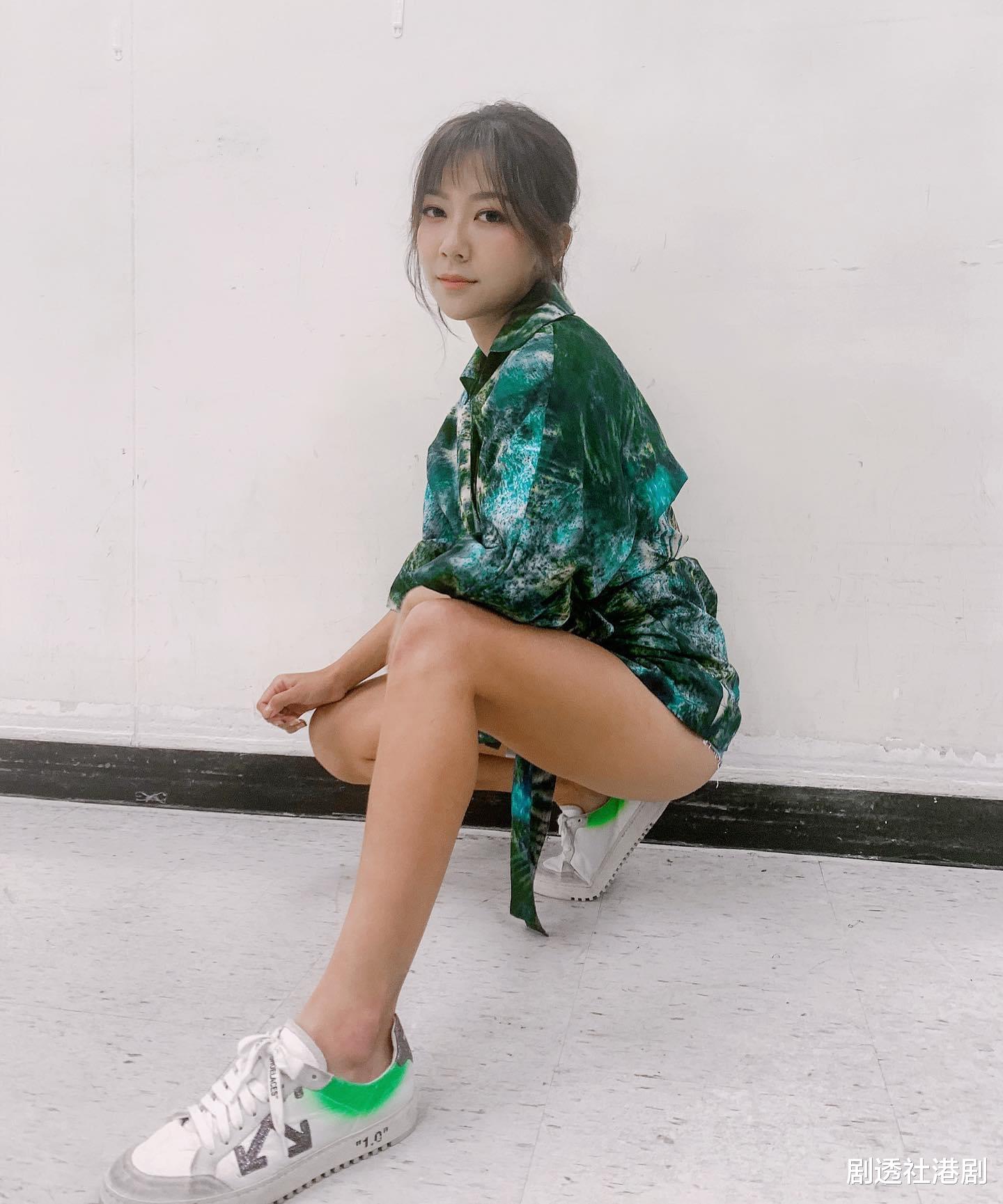 TVB|28岁TVB富二代小花正式离巢补度蜜月，网友感叹：浪费了12年黄金时间