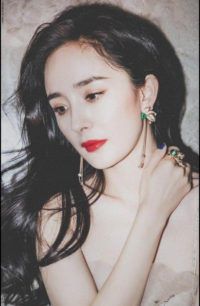 杨幂|《司命》即将开拍,杨幂搭档龚俊上演姐弟恋,似乎有点着急