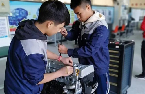 舜网 还记得当年考场门口跪谢母亲，考635分放弃985名校的王恒杰吗，现怎样了