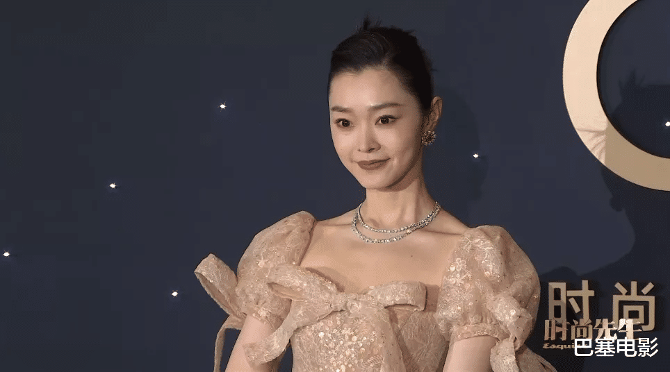 胡可|2022开年红毯：张雨绮变脸认不出，吴谨言好怪，郭采洁收了神通吧