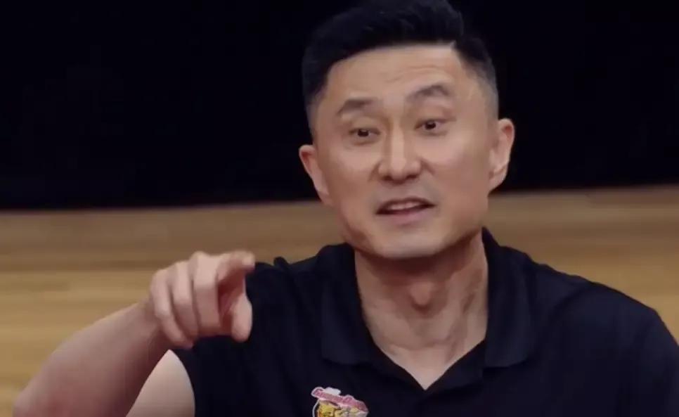 杜锋|广东男篮惊险挺进半决赛，赢首钢太侥幸，杜锋该为后面发愁了！