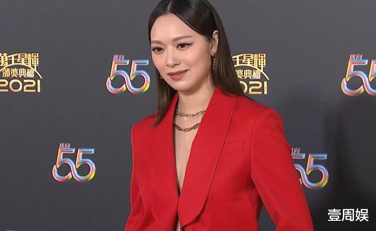 陈自瑶|TVB颁奖礼红毯：钟嘉欣显憔悴，林夏薇秀性感，陈自瑶赖着不走！