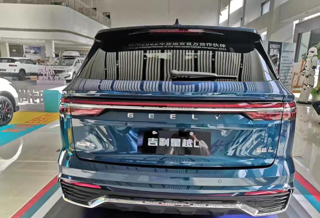 装记 吉利又造了台爆款，预售5分钟订单破4万，仅15万就有百万档次