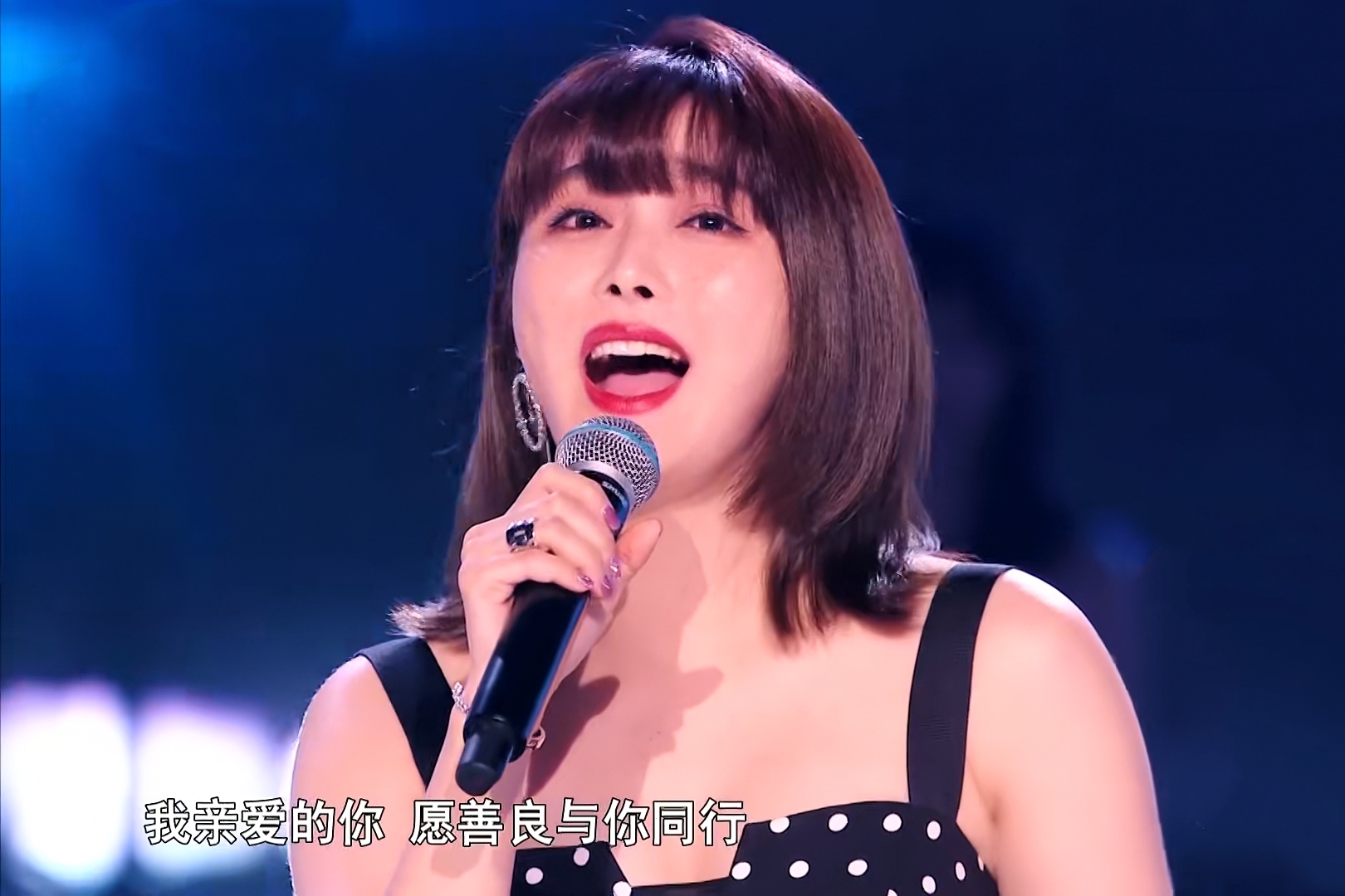 陈冰|《好声音》中秋晚会，陈冰发福，郭沁变成熟，四个总冠军状态不佳