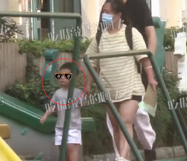 赵丽颖|赵丽颖2岁儿子探班妈妈拍摄现场，低调有礼貌，正面曝光超像妈妈