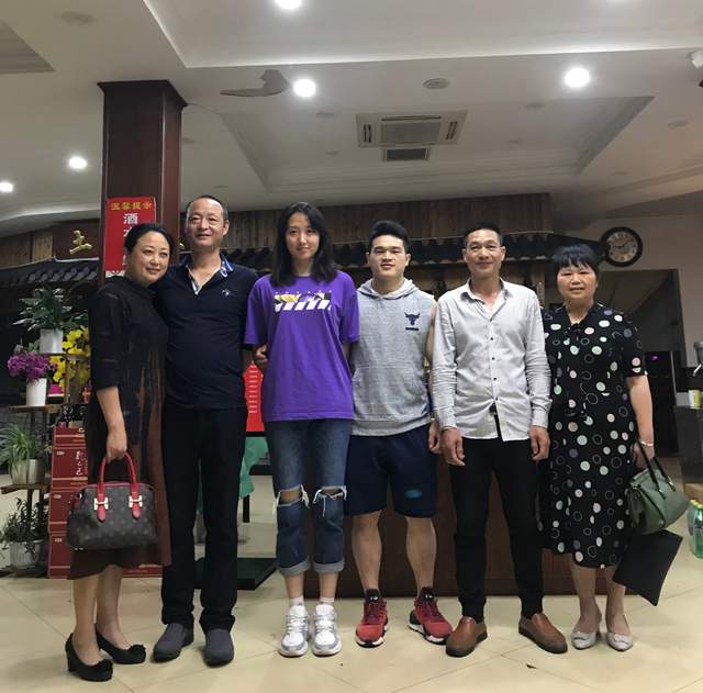 石智勇|人生赢家！奥运冠军石智勇求婚成功，女友1米75身材高挑酷似王鸥