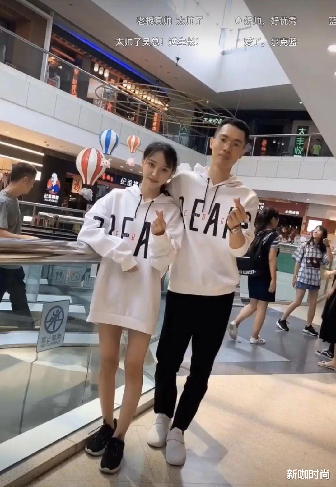 新咖时尚|被鸿星尔克老板圈粉，穿自家卫衣帅气阳光，年近五十却像个小伙子