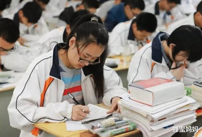 蜂蜜妈妈|重点高中“普通班”，和普通高中“尖子班”，差距不是一星半点