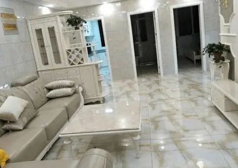 |晒晒闺蜜家花百万买的新房，地砖真是丑爆了，这房子给我都不住！