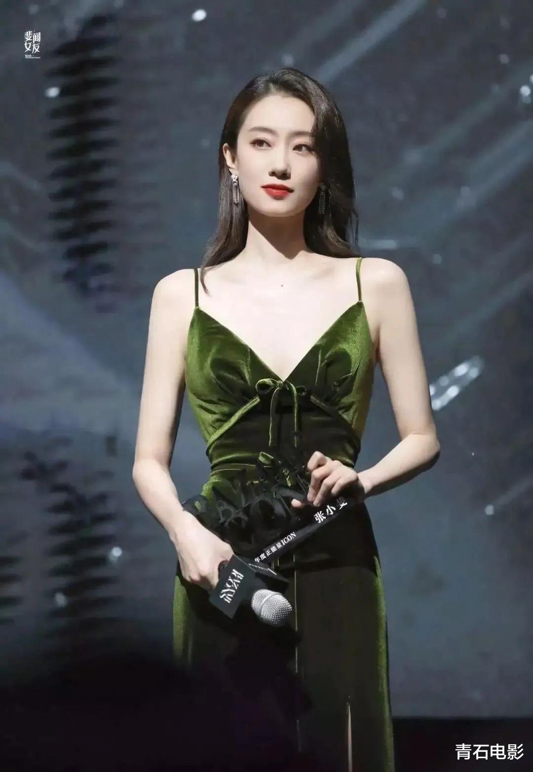 毛晓彤|2021红毯吸睛的12位女星，一个比一个性感，毛晓彤堪称纯欲天花板