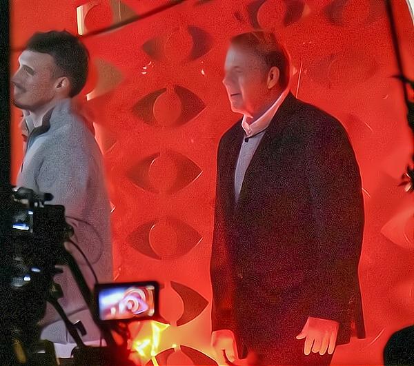 明星|梅根哥哥帅气亮相澳洲真人秀，牵手特朗普前助理，上台就叫板梅根