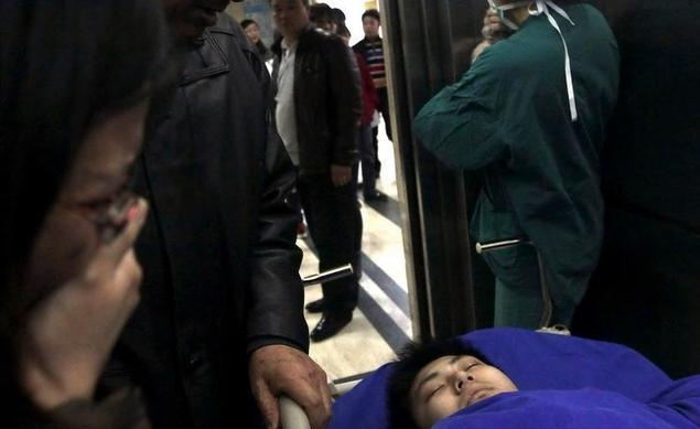 王刚|还记得8年前“卖肾买苹果”的男孩吗？家人索赔227万，真的胜利了