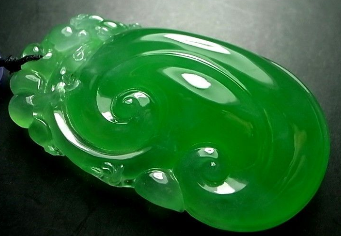 翡翠|将翡翠比作龙，可见玉石的珍贵性，你对其有什么认知？