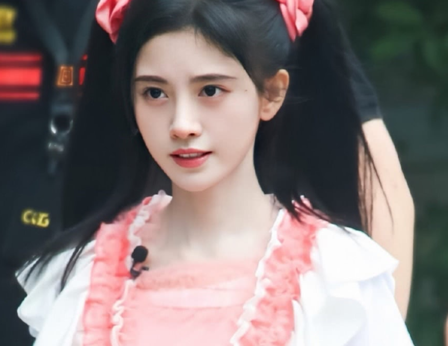 赵丽颖|3位当红的女“顶流”，全都拥有神仙颜值，但为何唯独赵丽颖“别具一格”？