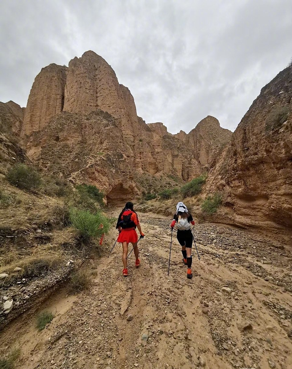 |甘肃马拉松美女幸存者，比赛半途发现问题立刻退出，事后惊喜交加
