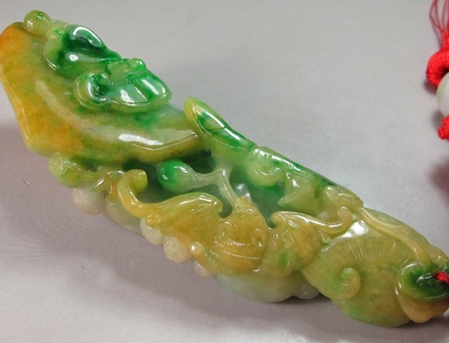 翡翠|翡翠原石表面，乱涂乱画的字母或者图案，也有一定的含义