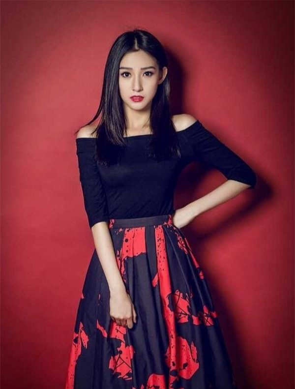 |央视美女主持人马凡舒，网友直呼：简直仙女下凡！怎么这么好看？